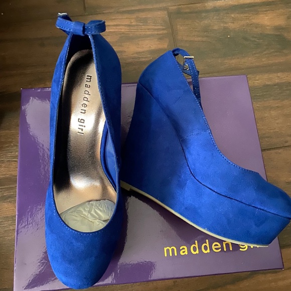 STEVE MADDEN WEDGES - Picture 3 of 3